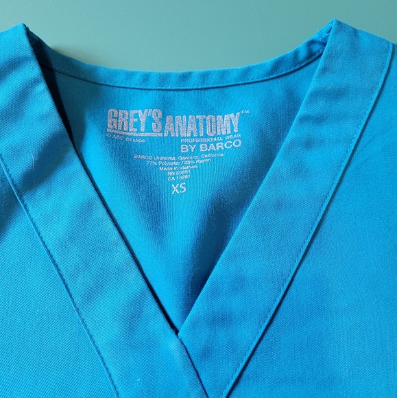 Grey's Anatomy Professional Scrub Top - Picture 3 of 6